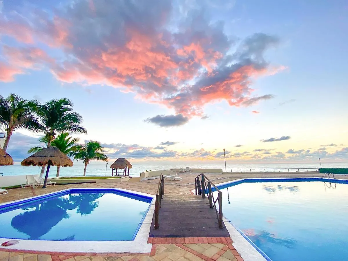Brisas Shores Penthouse Ocean View Terrace Cancun Hotel Zone 0*,  México